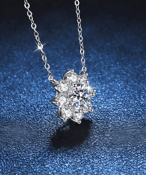 Naszyjnik ze śnieżynką z moissanitu