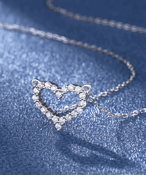Naszyjnik z moissanitem w kształcie serca