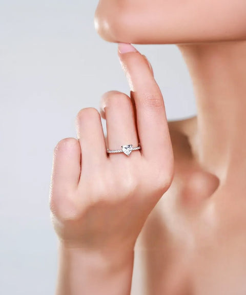 Pierścionek Moissanit Amore