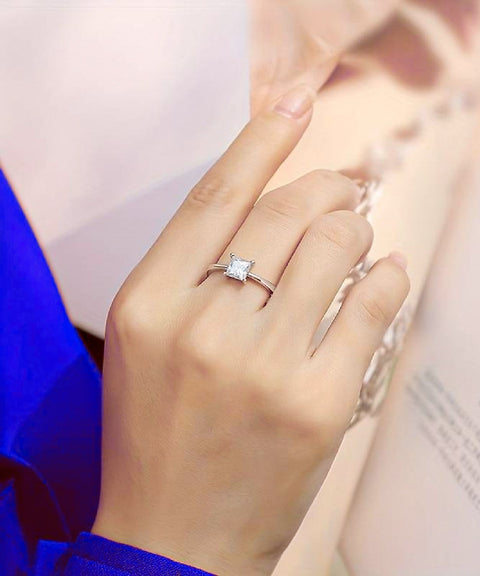 Pierścionek z moissanitem Diana