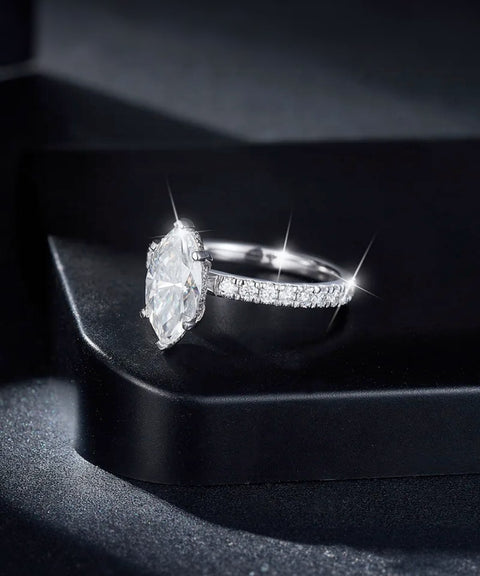 Pierścionek z moissanitem Destino - złoto